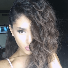 Cheveux naturels Ariana Grande
